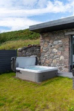 Holiday Let 5 - 5 Person Hot Tub With 1 Lounger -Hot Tubs Sales Shop HolidayLet SterlinngSilver 11