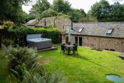 Holiday Let 5 - 5 Person Hot Tub With 1 Lounger -Hot Tubs Sales Shop HolidayLetRobinHoodFarmLifestyle 39