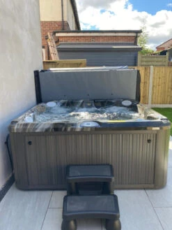 Jacuzzi® J235™ / J235IP™ - 6 Person Hot Tub With 1 Lounger -Hot Tubs Sales Shop J235IP2