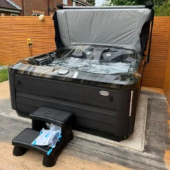 Jacuzzi® J435IP™ - 6 Person Hot Tub With 1 Lounger -Hot Tubs Sales Shop J435MidnightSmokedEbony Bamfordsquare