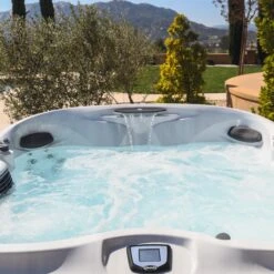 Jacuzzi® J485IP™ - 7 Person Hot Tub -Hot Tubs Sales Shop J485 Lifestyle 1