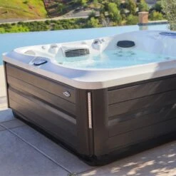 Jacuzzi® J485IP™ - 7 Person Hot Tub -Hot Tubs Sales Shop J485 Lifestyle 2