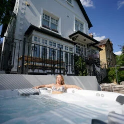 Jacuzzi® J335IP™ - 6 Person Hot Tub With 1 Lounger -Hot Tubs Sales Shop Jacuzzi J335IP 5 6PersonHotTub2