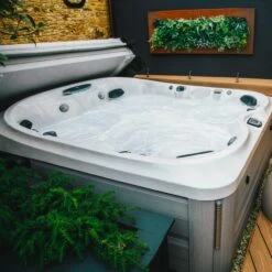 Jacuzzi® J475IP™ - 6 Person Hot Tub With 1 Lounger -Hot Tubs Sales Shop Jacuzzi J475IP 5 6PersonHotTub square 10