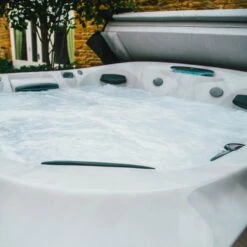 Jacuzzi® J475IP™ - 6 Person Hot Tub With 1 Lounger -Hot Tubs Sales Shop Jacuzzi J475IP 5 6PersonHotTub square 5