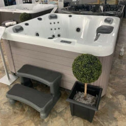 Outdoor Sun - 5 Person Hot Tub With 1 Lounger -Hot Tubs Sales Shop OutdoorSunHotTub