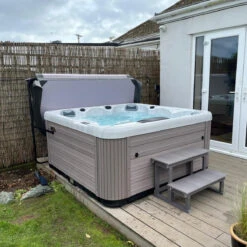 Outdoor Sun - 5 Person Hot Tub With 1 Lounger -Hot Tubs Sales Shop OutdoorSunPLATGREY Customer Bank2Square