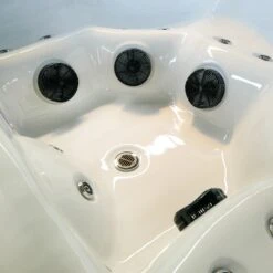 Outdoor Refresh - 6 Person Hot Tub With 1 Lounger 25 Outdoor Refresh - 6 Person Hot Tub With 1 Lounger -Hot Tubs Sales Shop Refresh2021 3