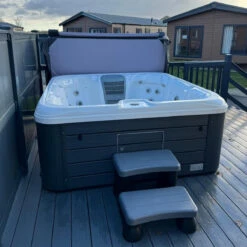 Vacation Lounge - 6 Person Hot Tub With 1 Lounger -Hot Tubs Sales Shop VacationLoungePlatgreyonwillowpastureslodgesite3Square