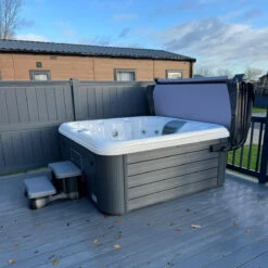 Vacation Lounge - 6 Person Hot Tub With 1 Lounger -Hot Tubs Sales Shop VacationLoungePlatgreyonwillowpastureslodgesiteSquare